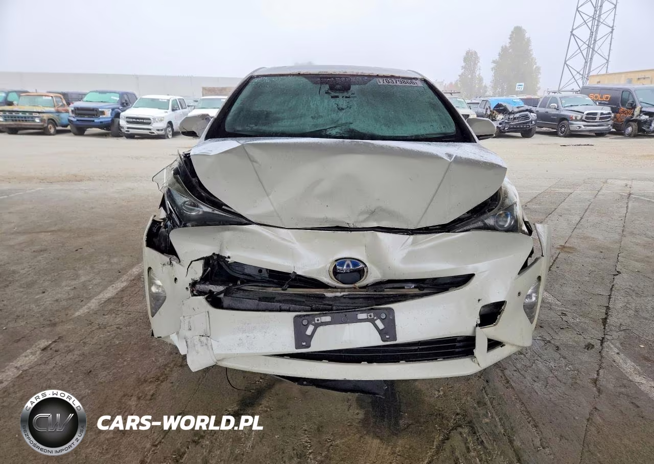 2018 Toyota Prius Three Touring VIN:JTDKARFU0J3065127 - 5