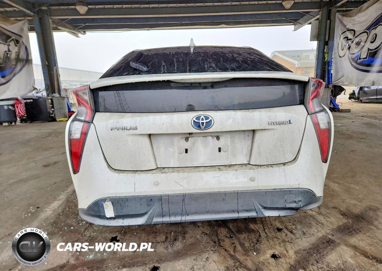 2018 Toyota Prius Three Touring VIN:JTDKARFU0J3065127 - 6