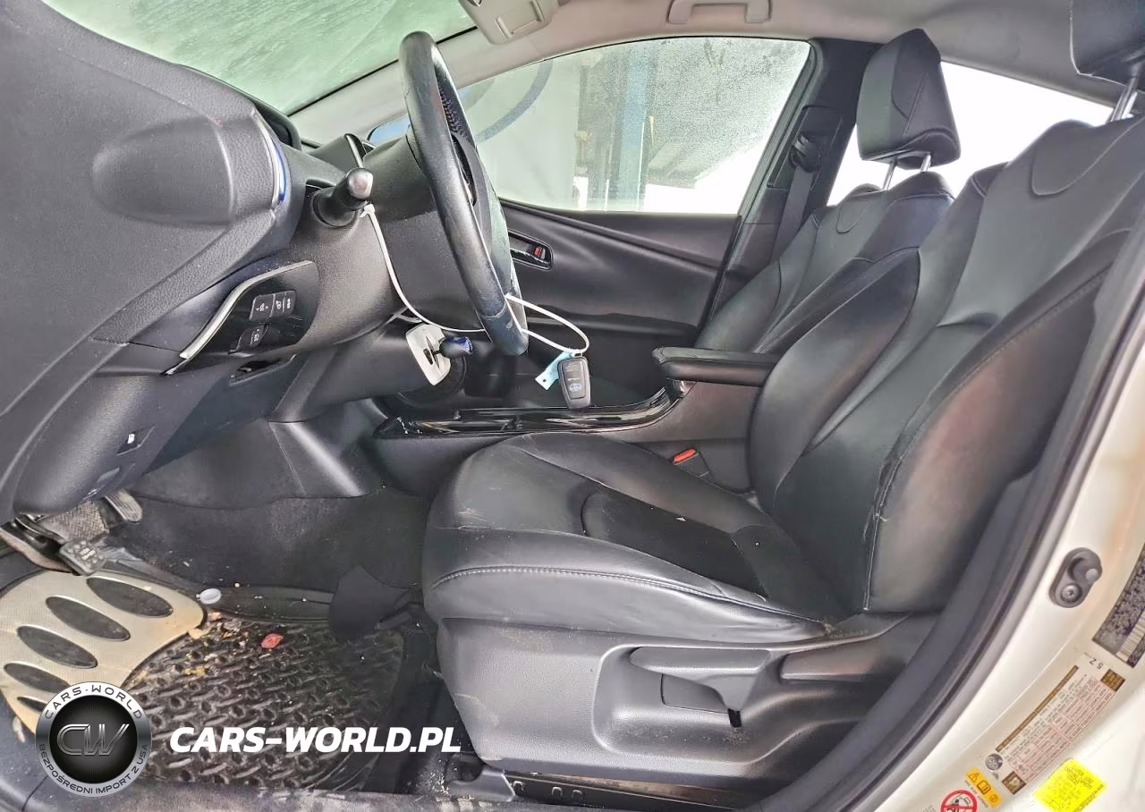2018 Toyota Prius Three Touring VIN:JTDKARFU0J3065127 - 7