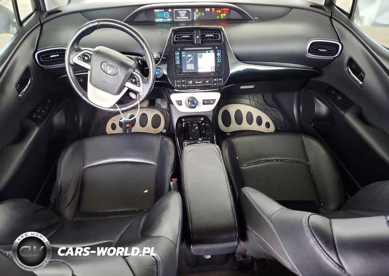 2018 Toyota Prius Three Touring VIN:JTDKARFU0J3065127 - 8