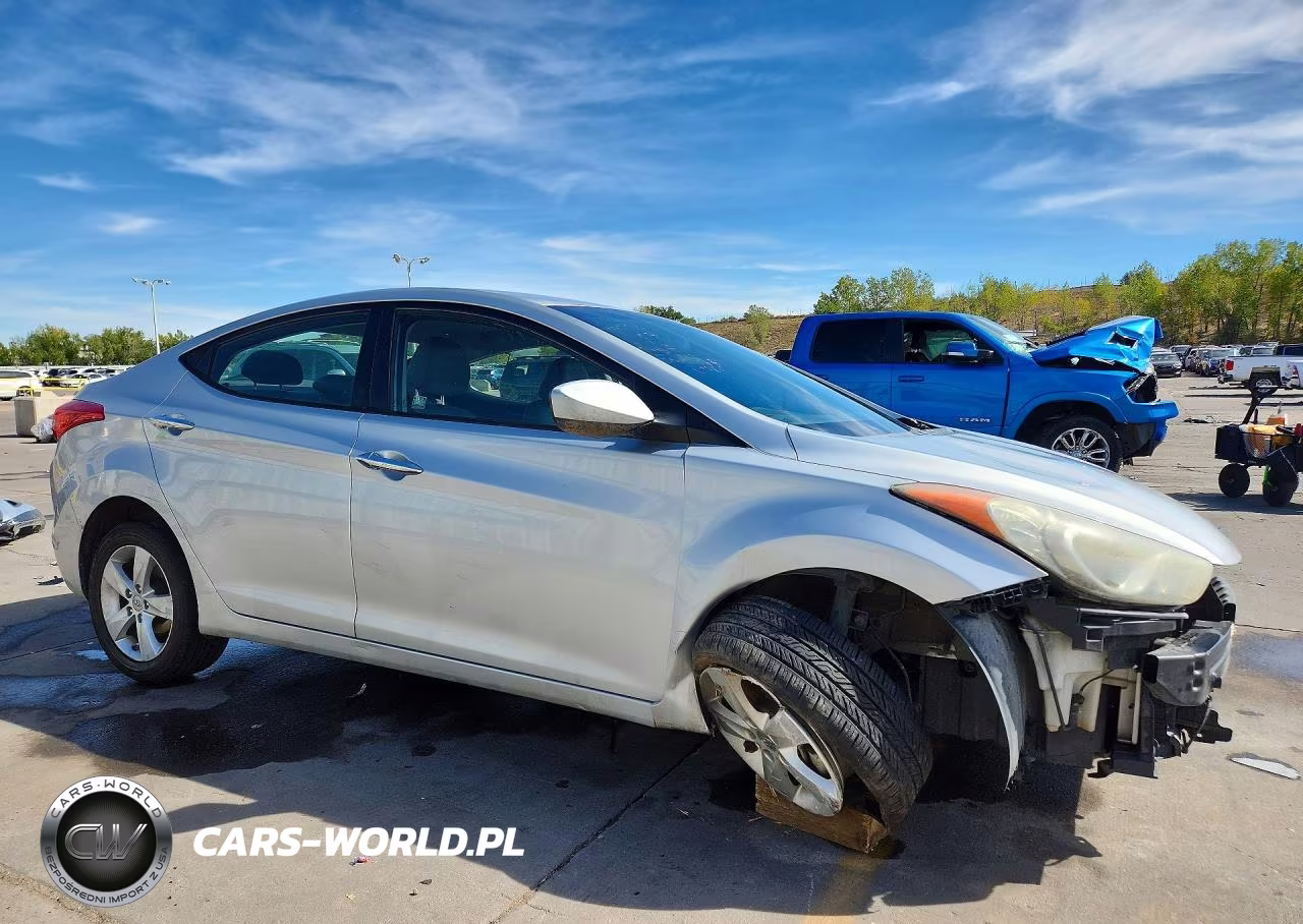 2013 Hyundai Elantra Gls VIN:5NPDH4AE8DH369693 - 4