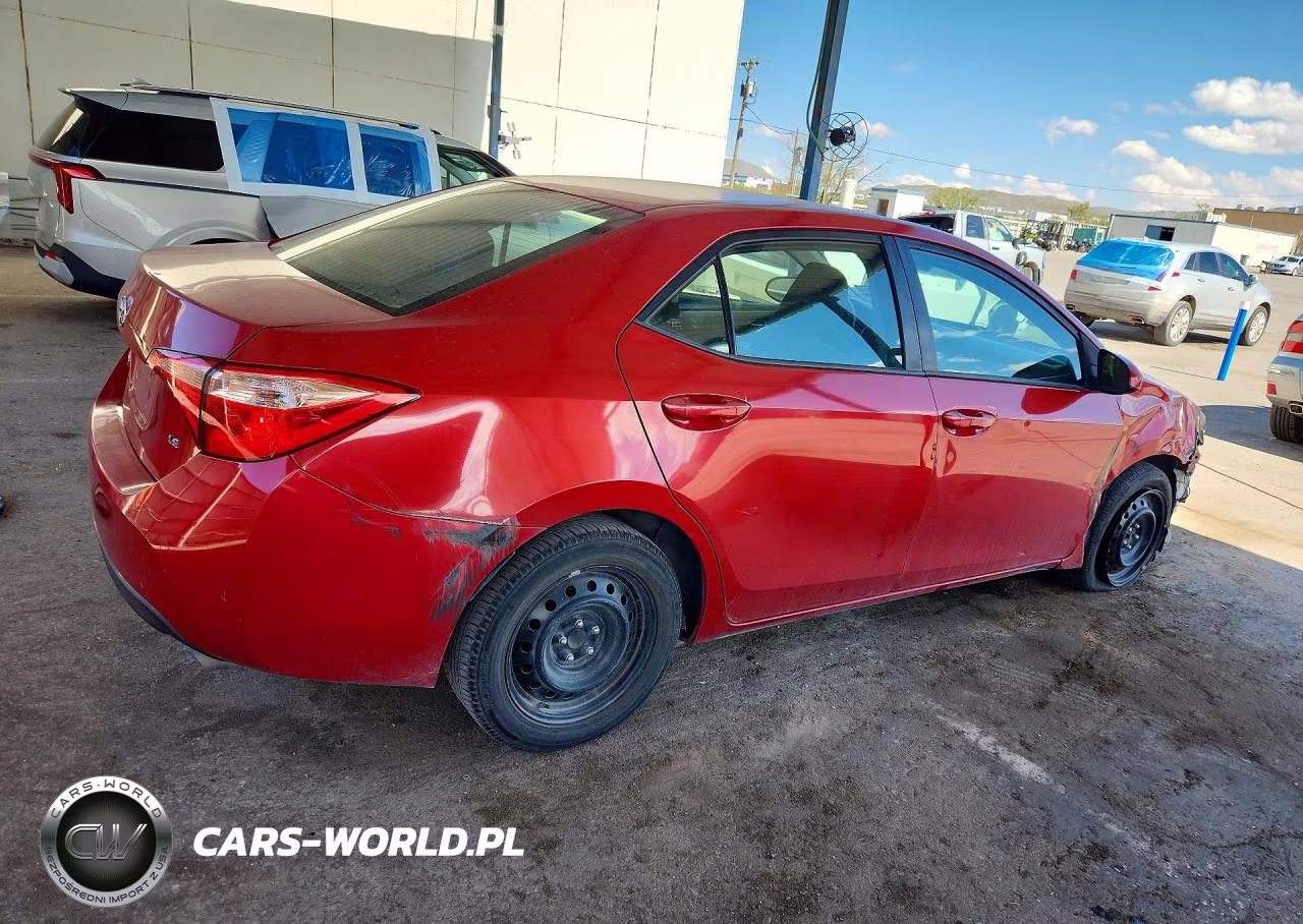 2018 Toyota Corolla Le VIN:5YFBURHE8JP816401 - 3