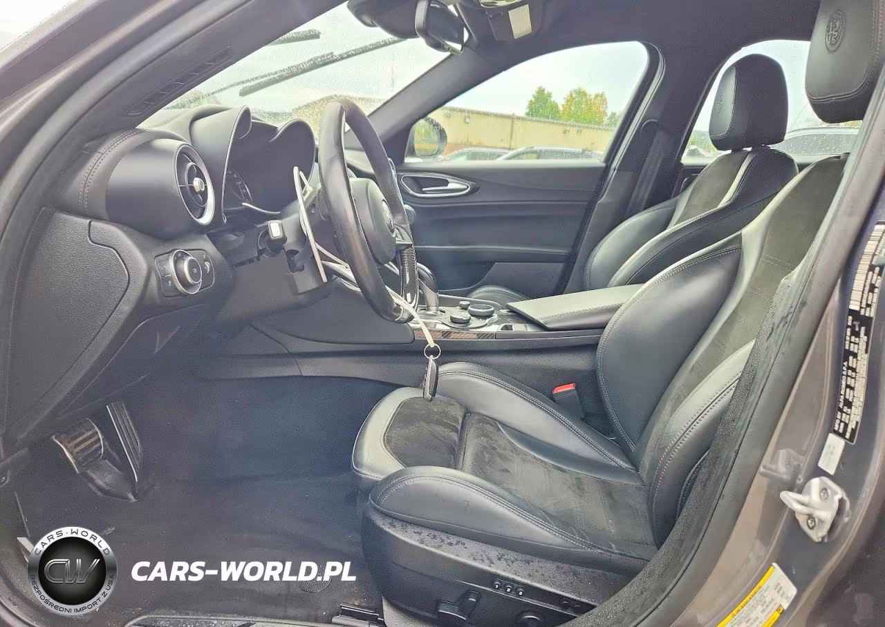 2018 Alfa Romeo Giulia Quadrifoglio VIN:ZARFAEAV9J7584069 - 7