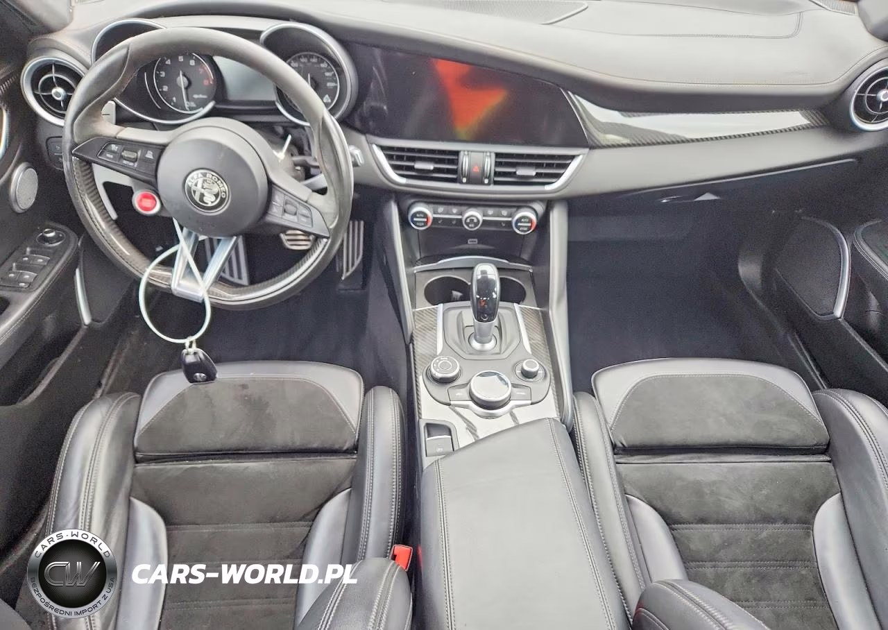 2018 Alfa Romeo Giulia Quadrifoglio VIN:ZARFAEAV9J7584069 - 8