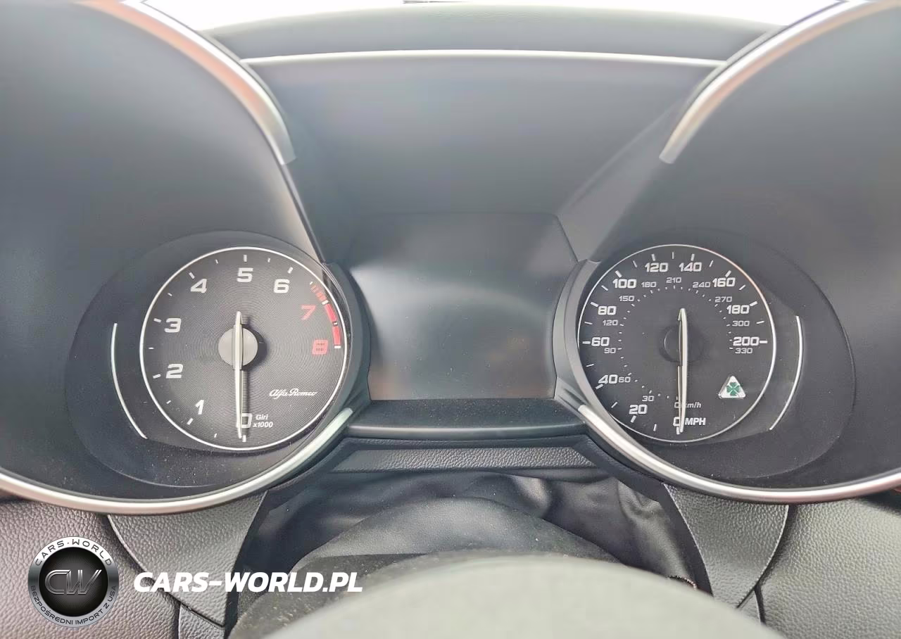 2018 Alfa Romeo Giulia Quadrifoglio VIN:ZARFAEAV9J7584069 - 9