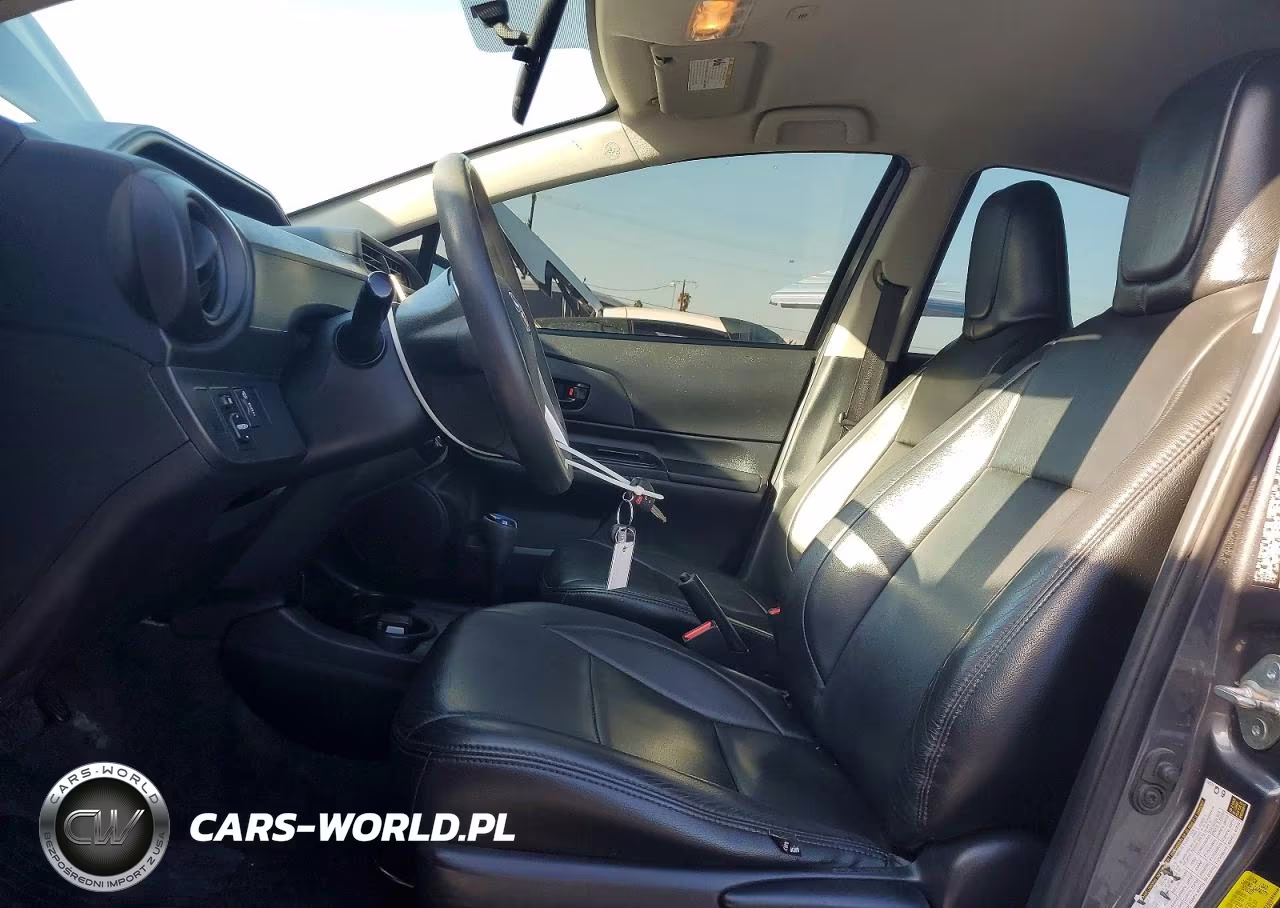 2016 Toyota Prius C One VIN:JTDKDTB34G1122631 - 7