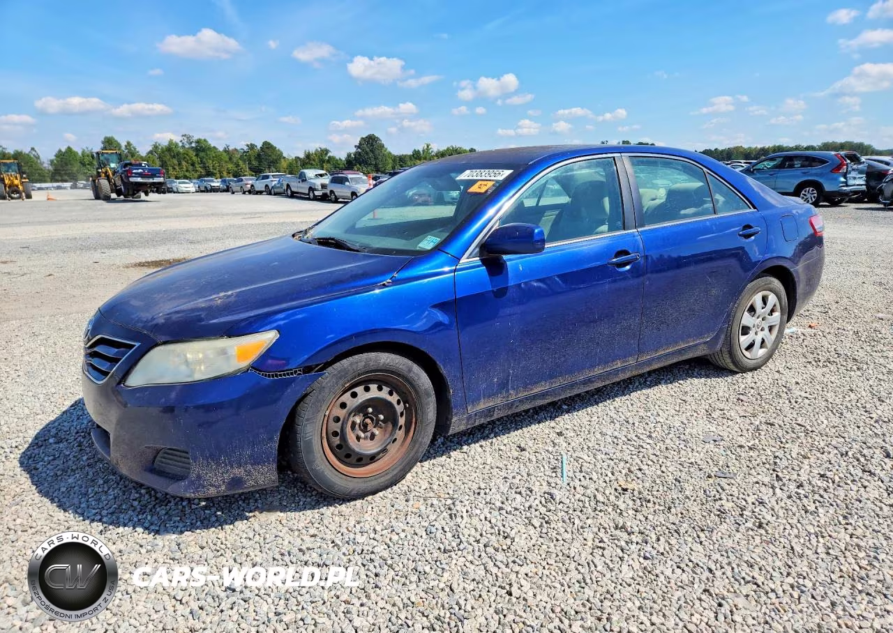 2011 Toyota Camry Le – zdjęcie 1 z 12
