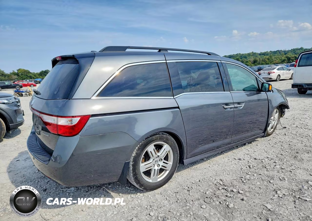 2011 Honda Odyssey Touring VIN:5FNRL5H98BB009578 - 3