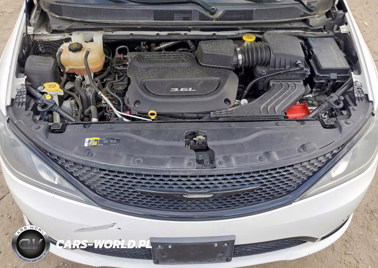 2018 Chrysler Pacifica Touring L VIN:2C4RC1BG7JR261809 - 12