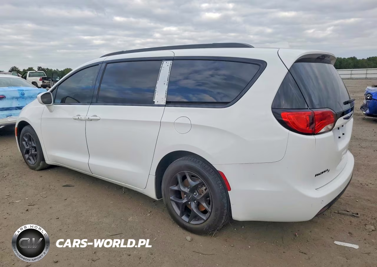 2018 Chrysler Pacifica Touring L VIN:2C4RC1BG7JR261809 - 2
