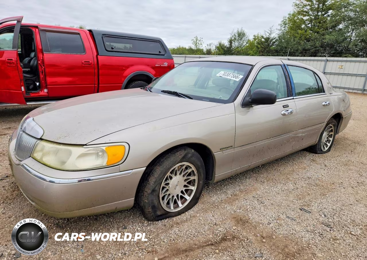 2002 Lincoln Town Car Signature