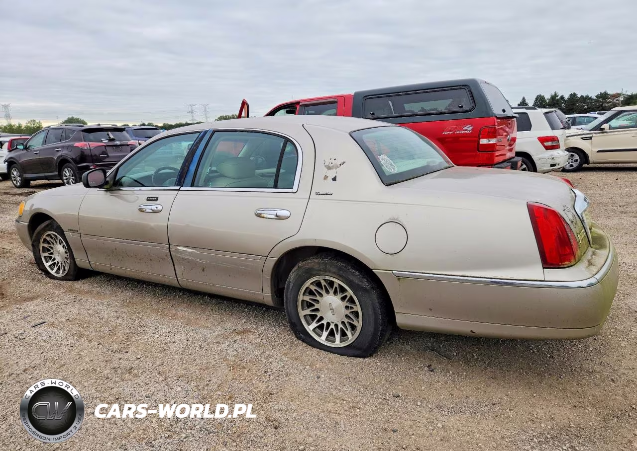 2002 Lincoln Town Car Signature VIN:1LNHM82W52Y603761 - 2