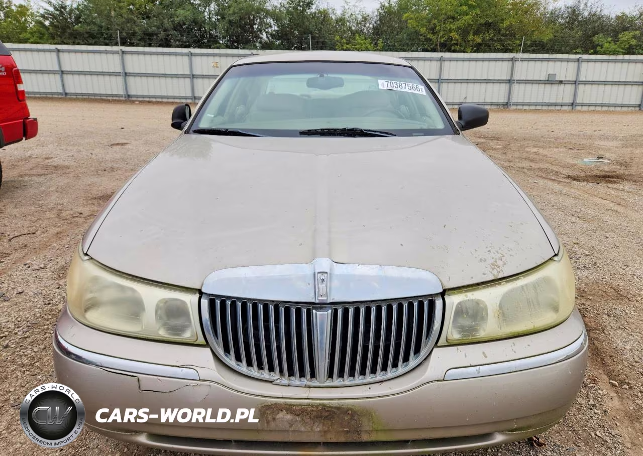 2002 Lincoln Town Car Signature VIN:1LNHM82W52Y603761 - 5