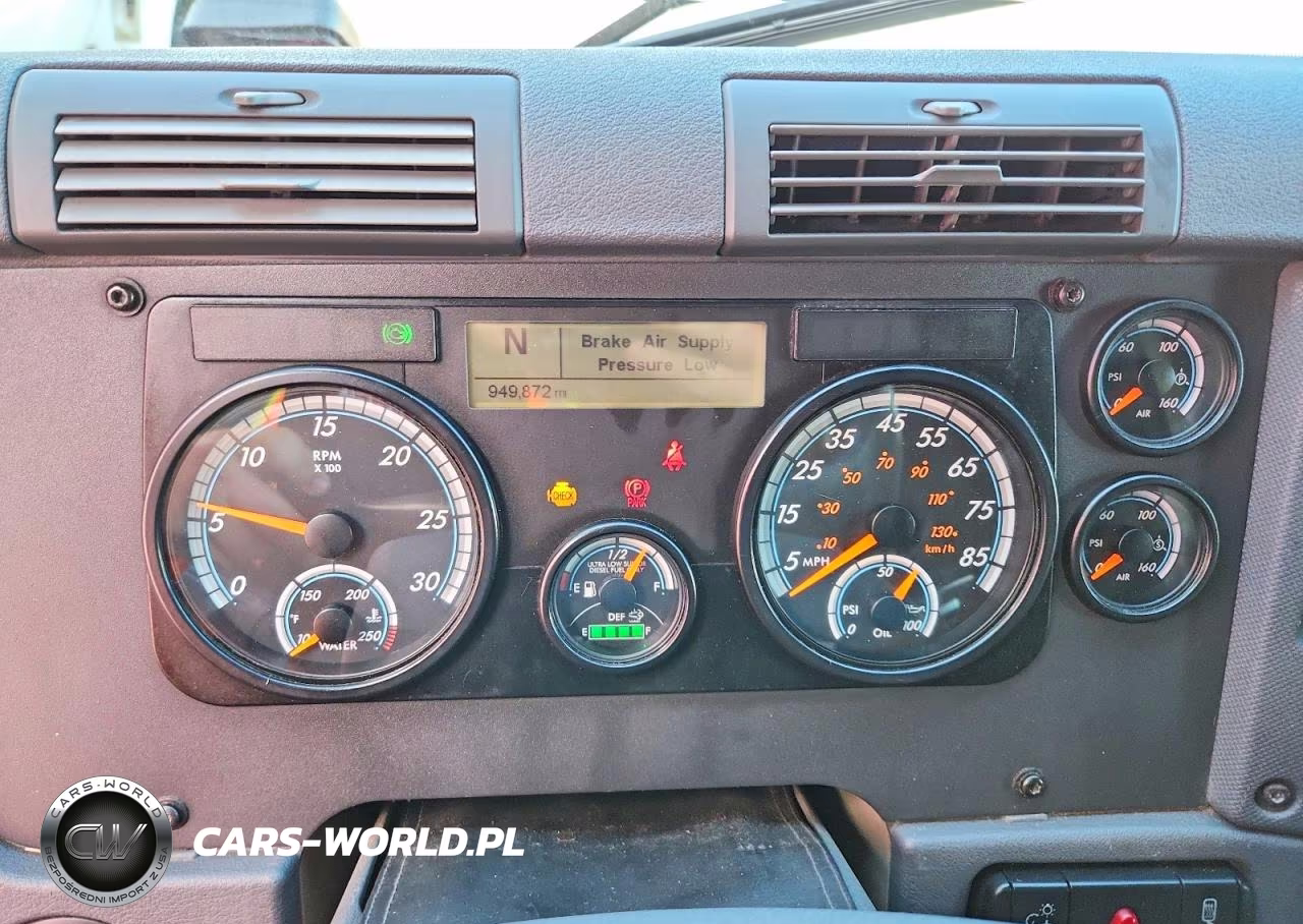 2018 Freightliner Cascadia 125 Semi Truck VIN:1FUJGLDR9JLJK5212 - 9