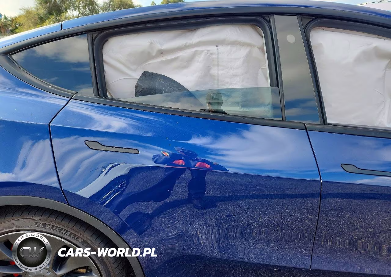 2022 Tesla Model Y VIN:7SAYGDEF8NF350510 - 11