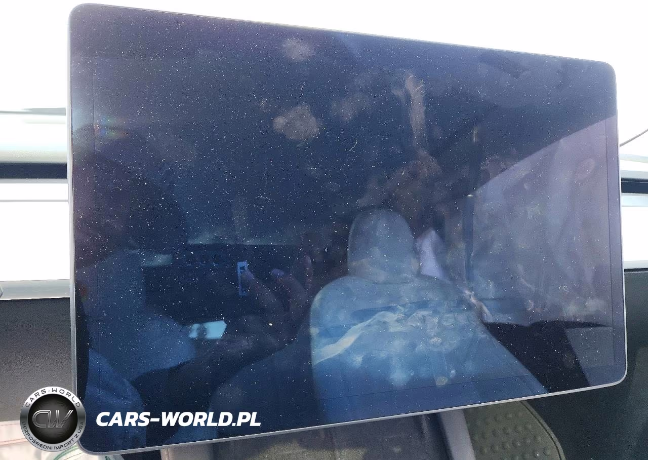 2022 Tesla Model Y VIN:7SAYGDEF8NF350510 - 9