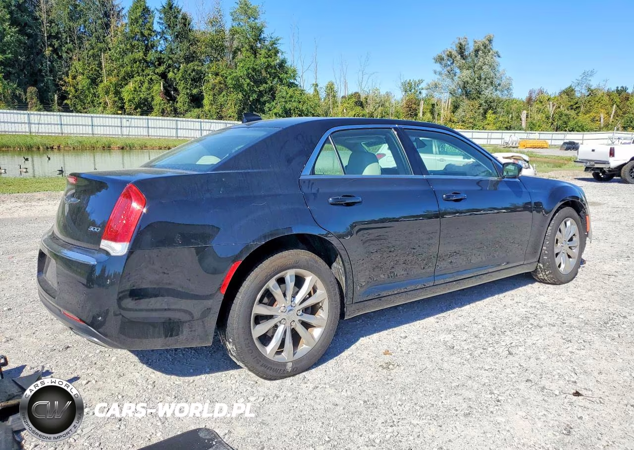 2021 Chrysler 300 Touring VIN:2C3CCARG1MH533118 - 3