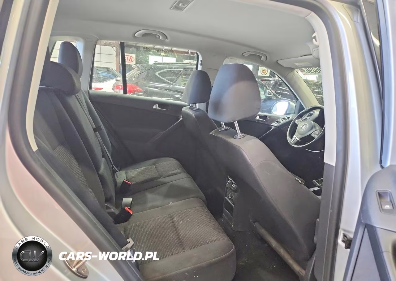 2015 Volkswagen Tiguan S VIN:WVGBV7AX0FW589745 - 11
