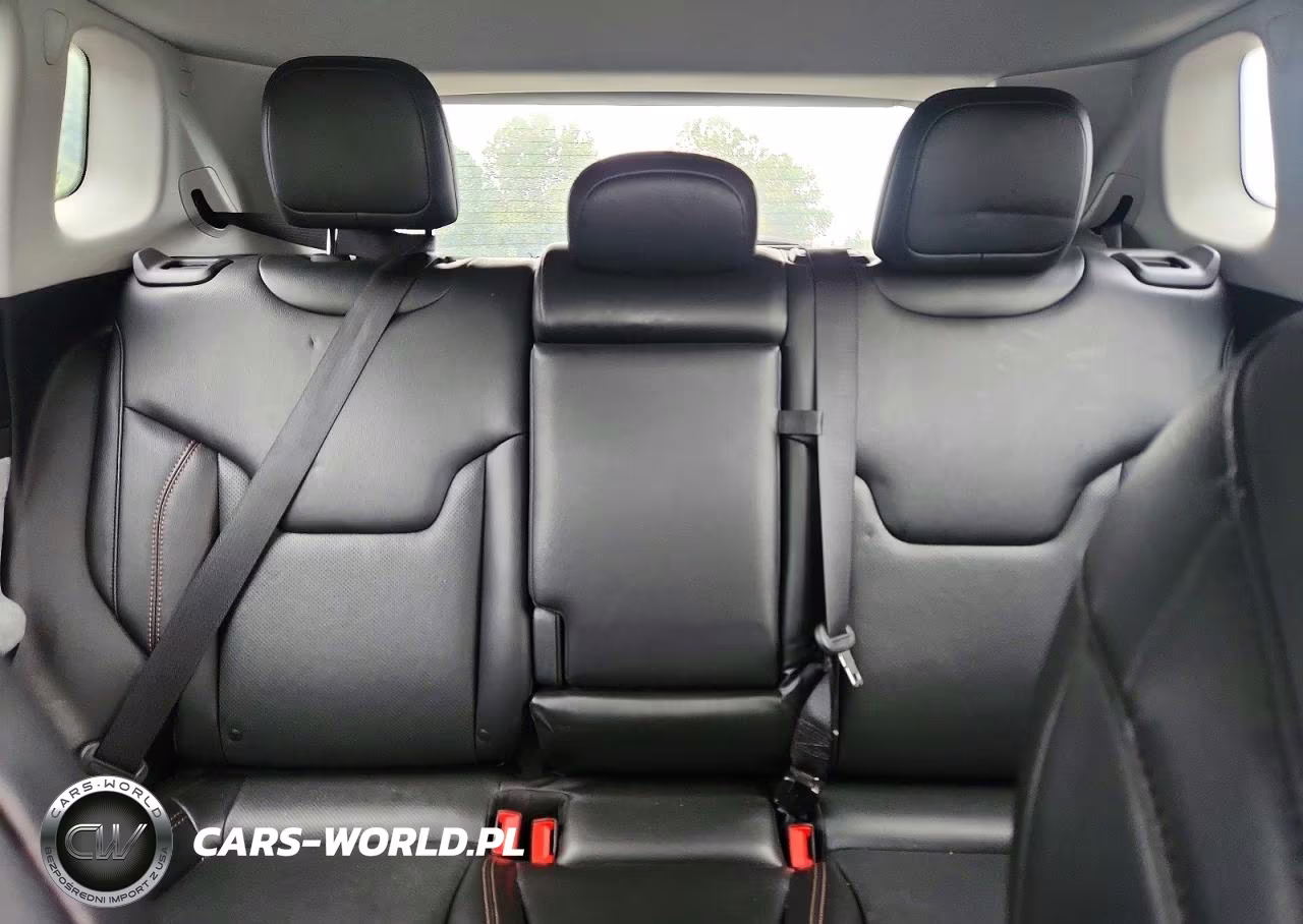 2022 Jeep Compass Latitude Lux VIN:3C4NJDFB3NT235568 - 10