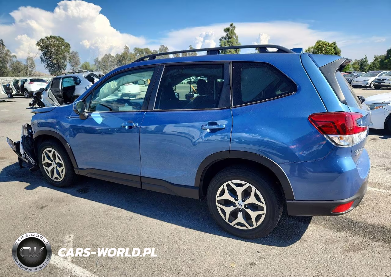 2023 Subaru Forester Premium VIN:JF2SKAEC6PH478433 - 2