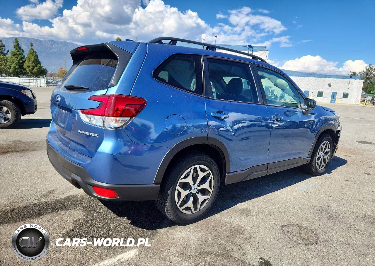 2023 Subaru Forester Premium VIN:JF2SKAEC6PH478433 - 3