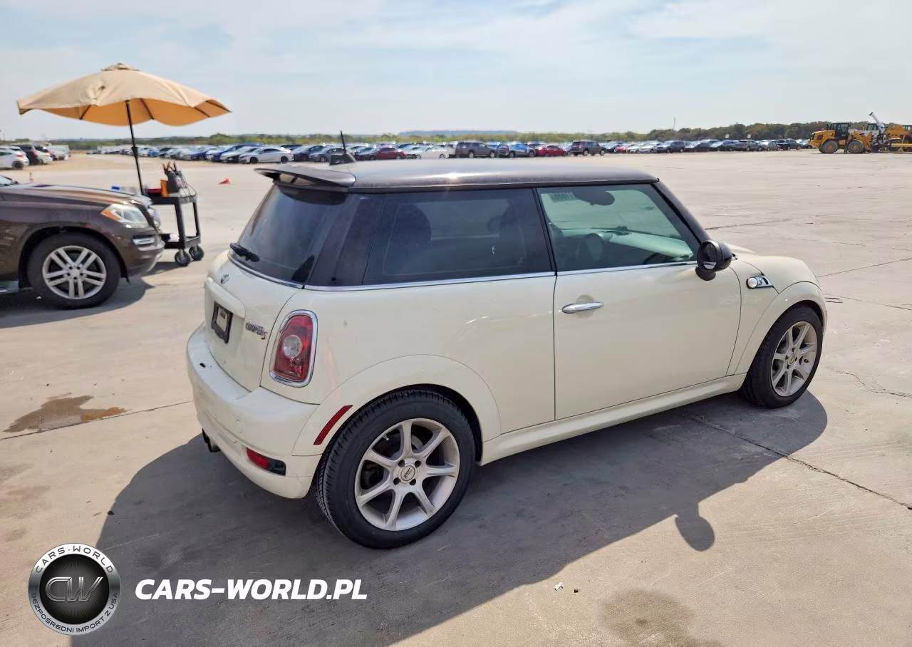 2010 Mini Cooper S VIN:WMWMF7C53ATX43667 - 3
