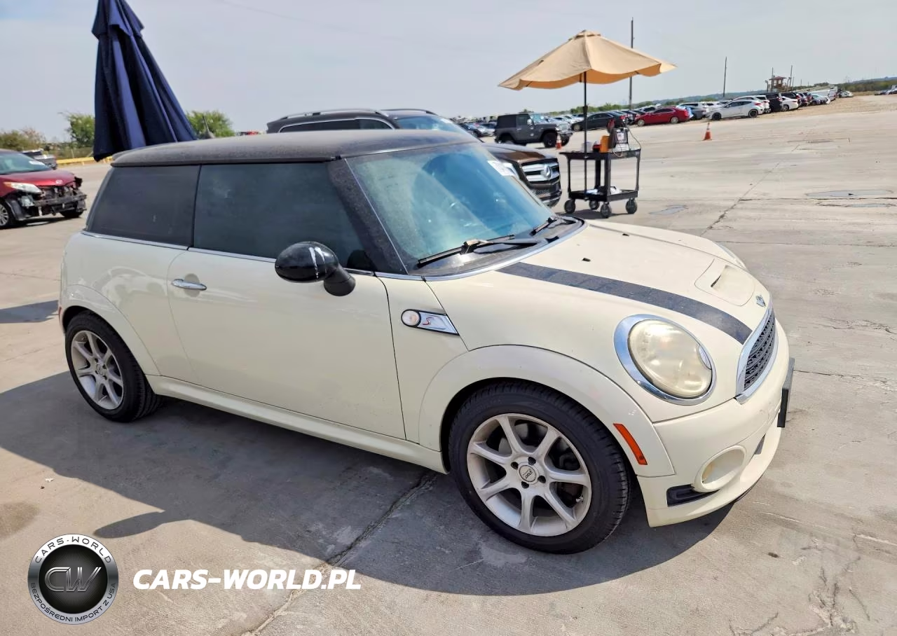 2010 Mini Cooper S VIN:WMWMF7C53ATX43667 - 4