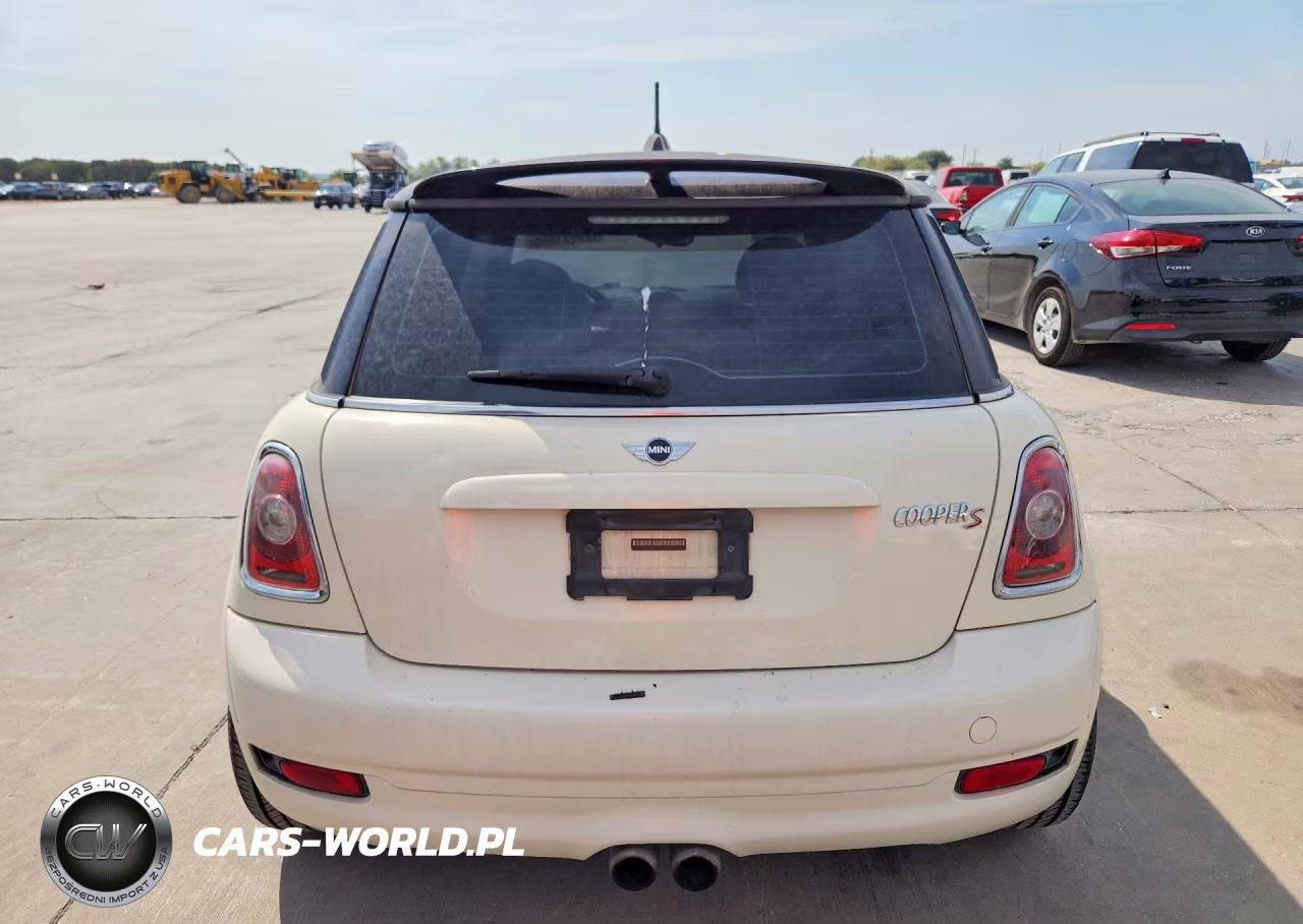 2010 Mini Cooper S VIN:WMWMF7C53ATX43667 - 6