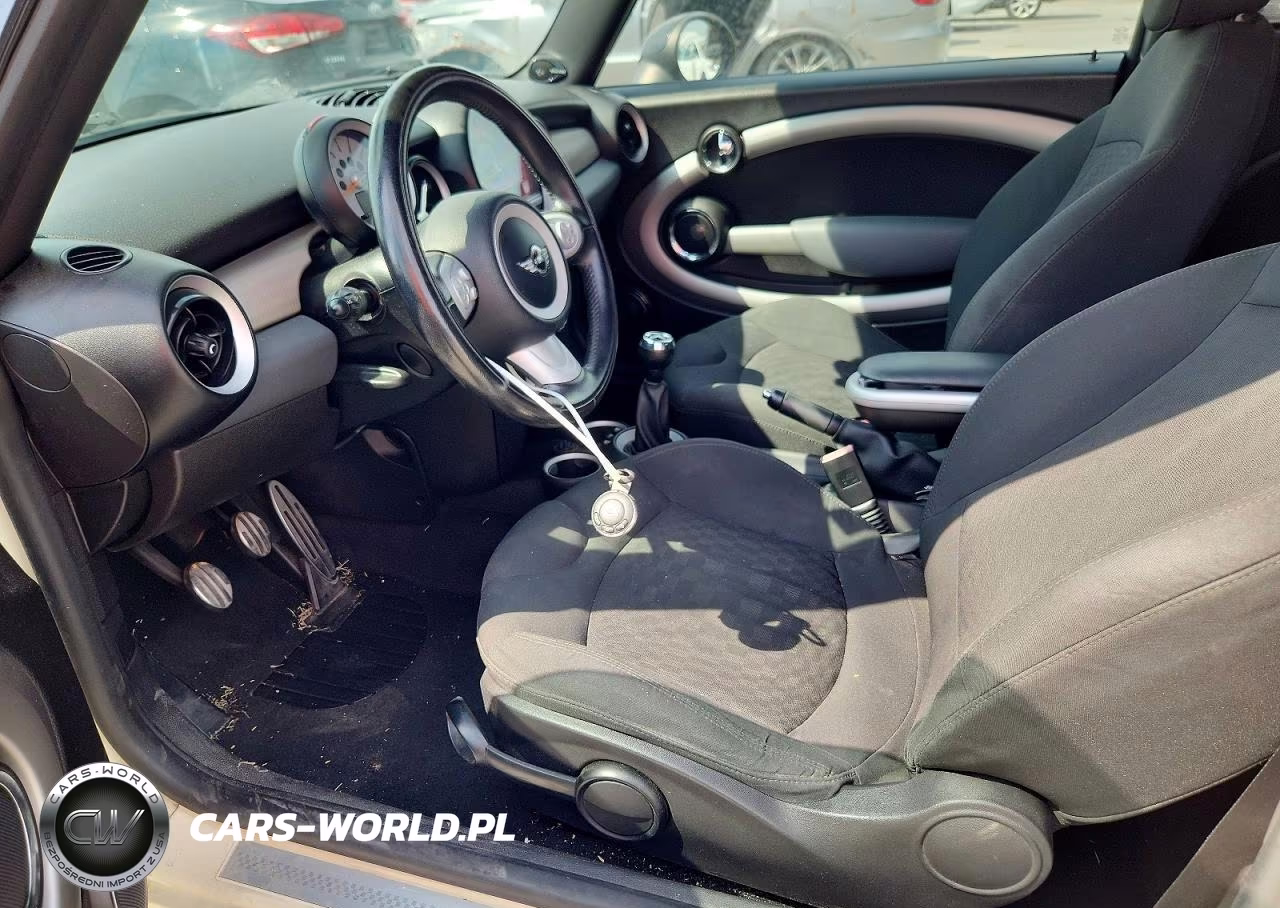 2010 Mini Cooper S VIN:WMWMF7C53ATX43667 - 7