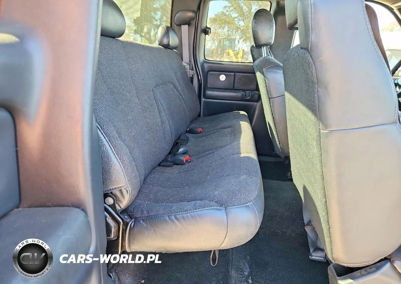 2000 Chevrolet Silverado C1500 VIN:1GCEC19VXYZ353581 - 10