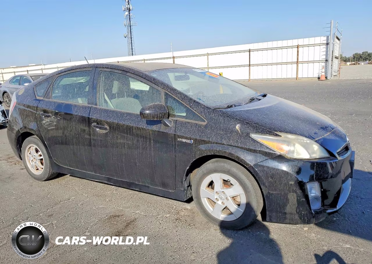 2011 Toyota Prius Three VIN:JTDKN3DU4B0320496 - 4