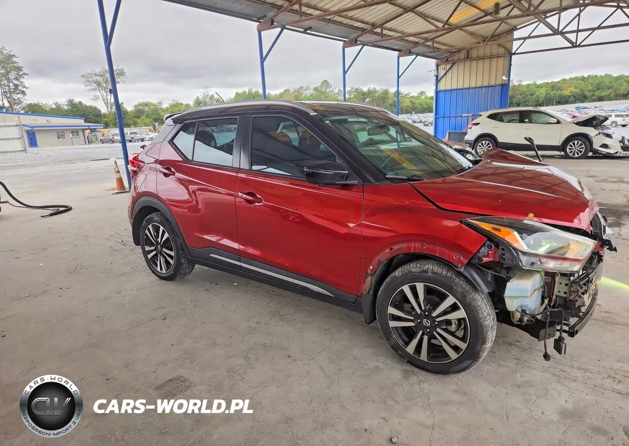 2018 Nissan Kicks Sr VIN:3N1CP5CU8JL545245 - 4