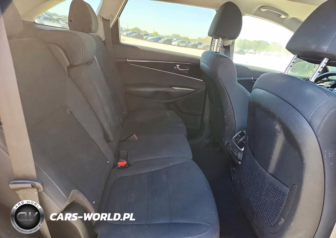 2019 Kia Sorento Lx VIN:5XYPG4A31KG563243 - 11