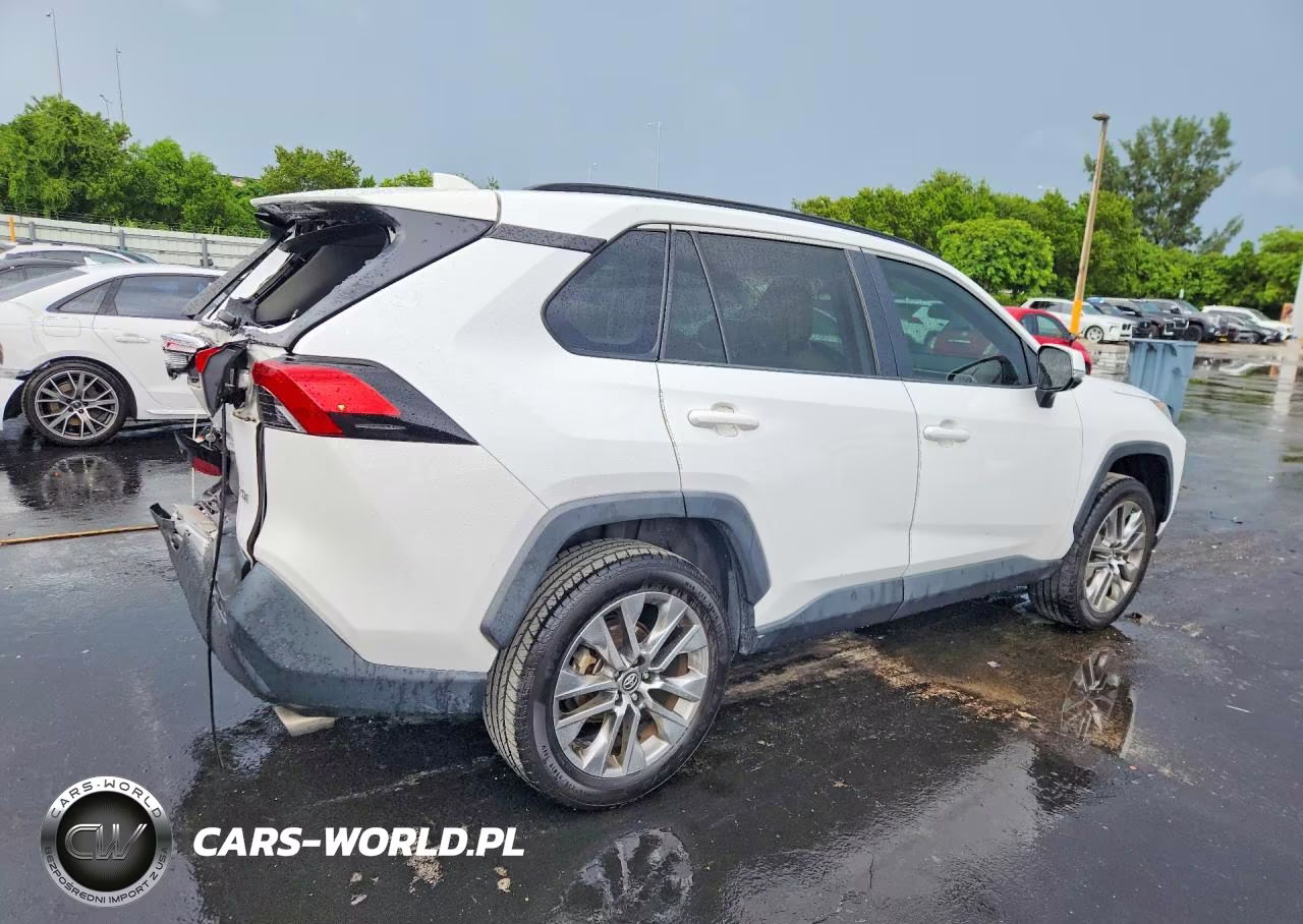 2020 Toyota Rav4 Xle Premium VIN:2T3C1RFV2LC042818 - 3