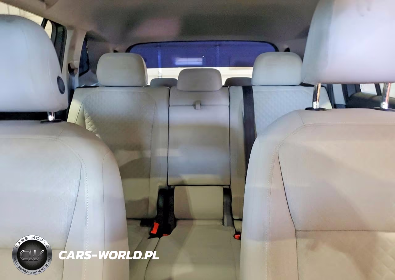 2018 Volkswagen Tiguan S VIN:3VV0B7AX5JM104613 - 10