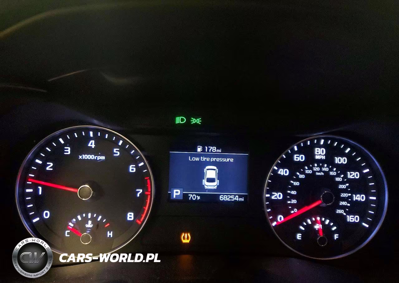 2019 Kia Forte Lxs VIN:3KPF24AD5KE077146 - 9