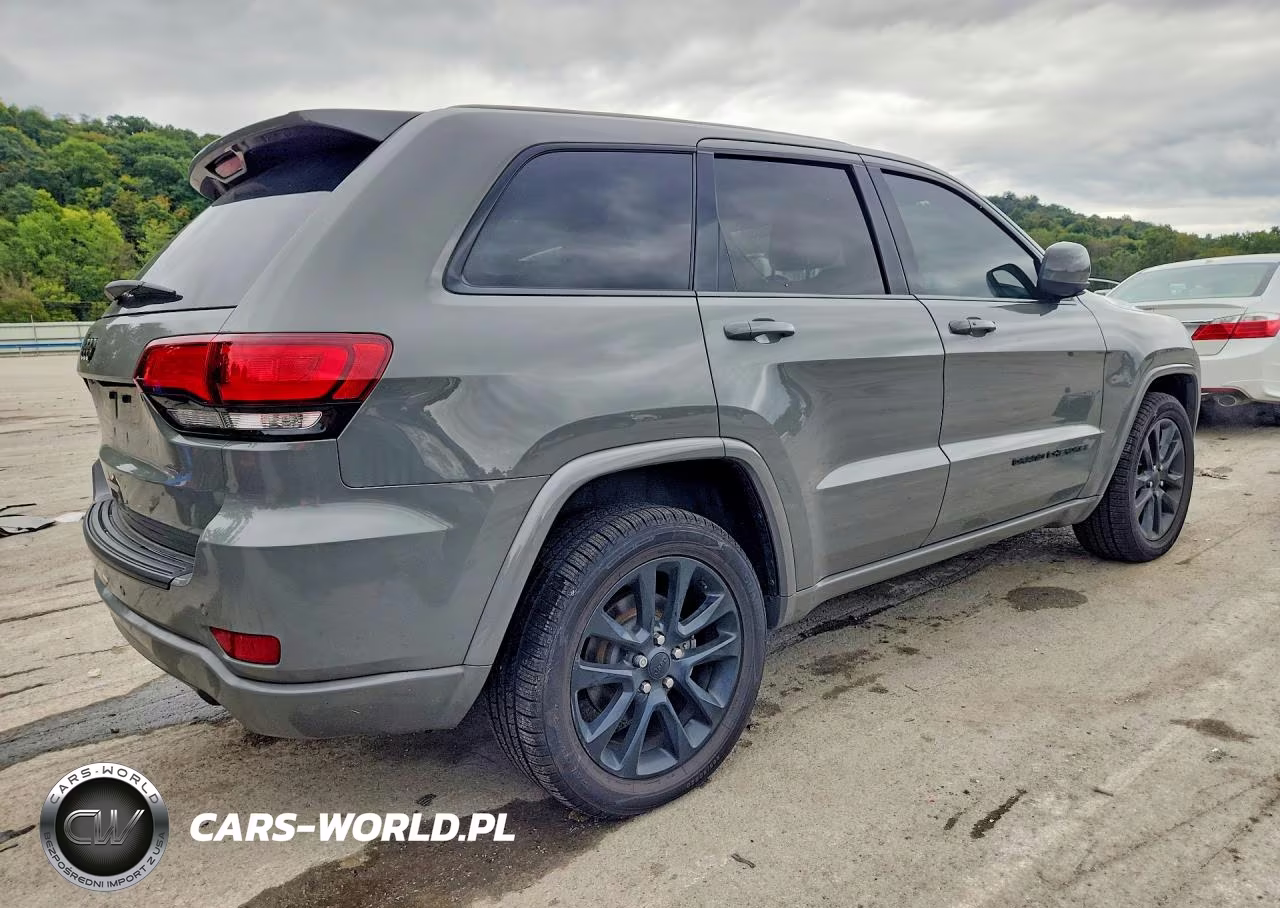 2020 Jeep Grand Cherokee Laredo VIN:1C4RJEAGXLC379590 - 3