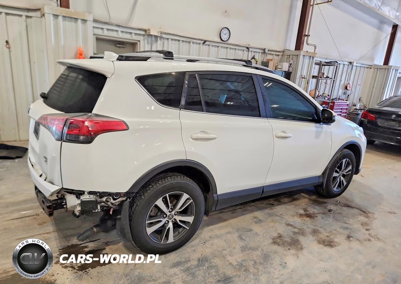 2018 Toyota Rav4 Xle VIN:JTMRFREV8JJ735934 - 3