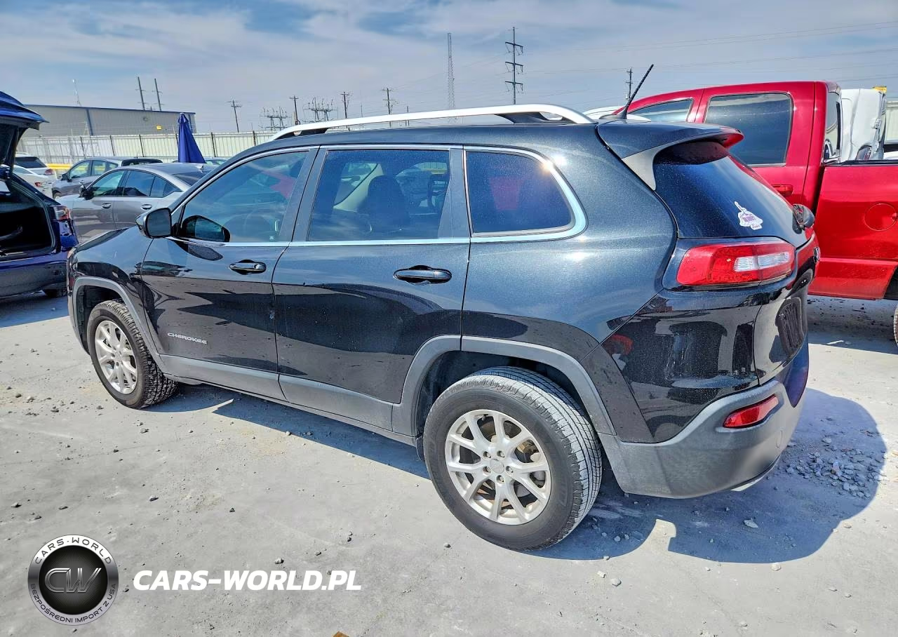 2015 Jeep Cherokee Latitude VIN:1C4PJLCS9FW782069 - 2