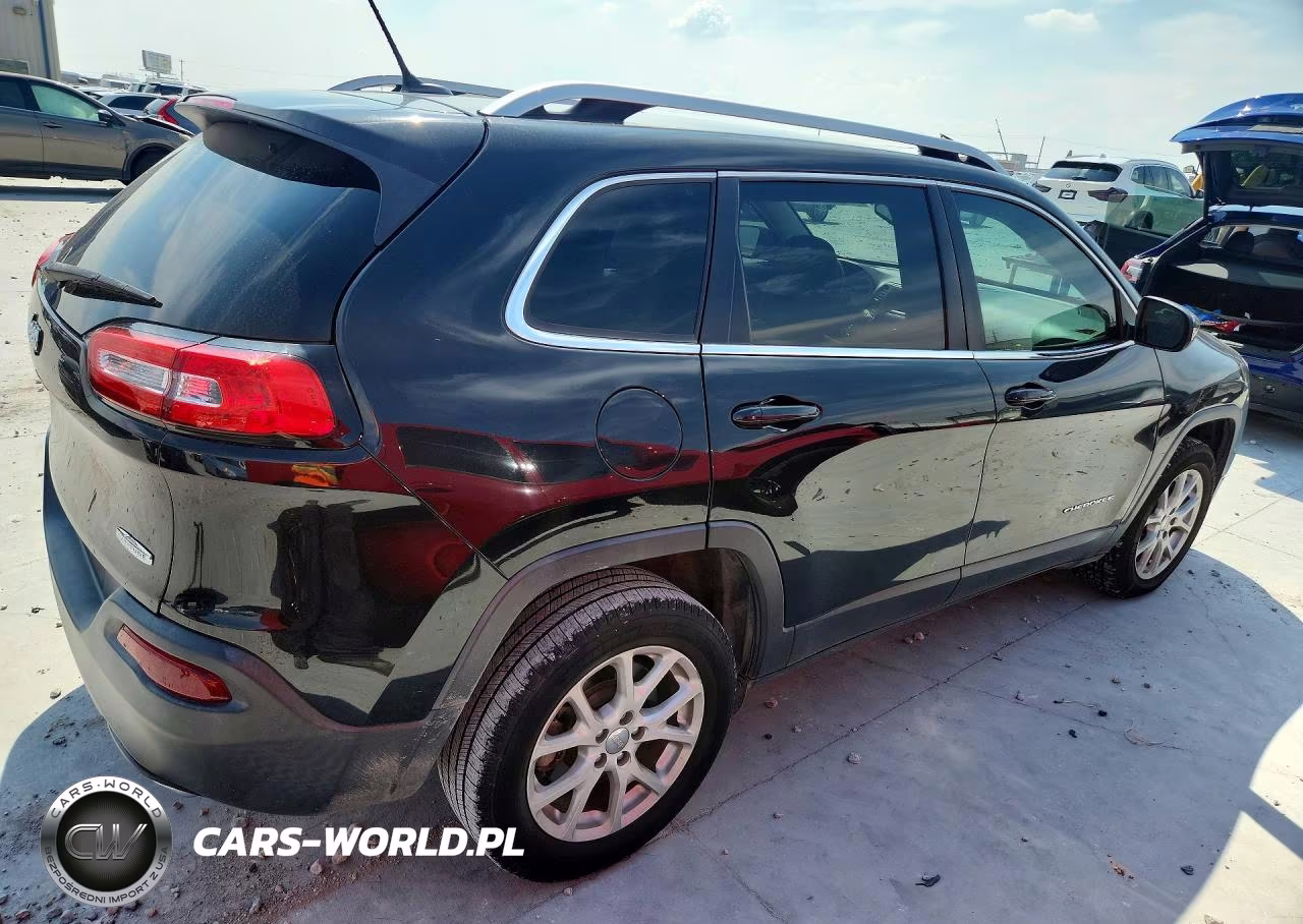 2015 Jeep Cherokee Latitude VIN:1C4PJLCS9FW782069 - 3