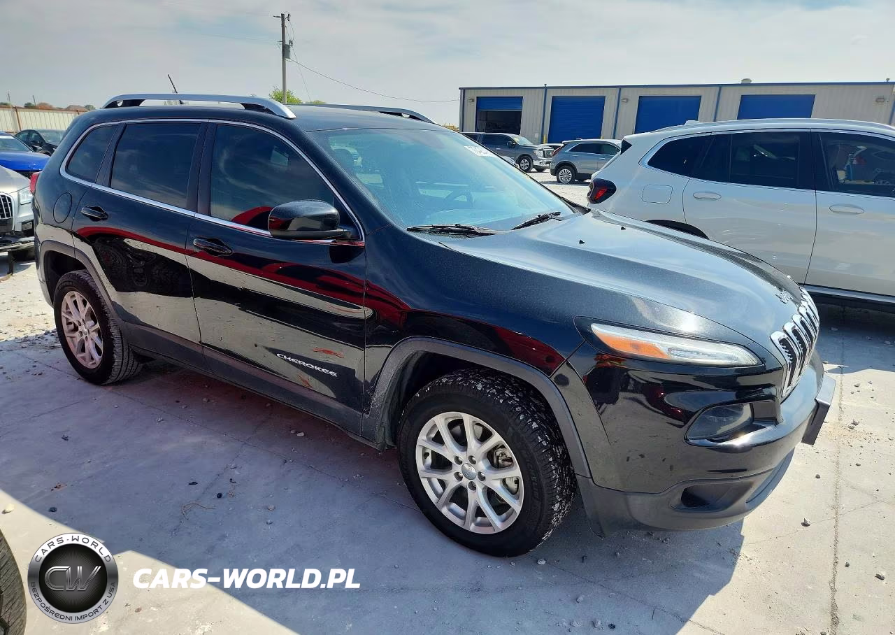 2015 Jeep Cherokee Latitude VIN:1C4PJLCS9FW782069 - 4