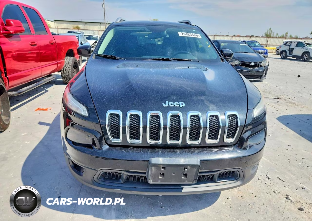 2015 Jeep Cherokee Latitude VIN:1C4PJLCS9FW782069 - 5