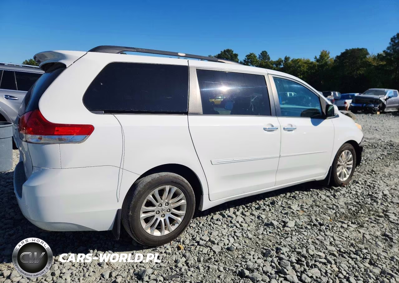 2011 Toyota Sienna Xle 8-Passenger VIN:5TDYK3DCXBS060807 - 3