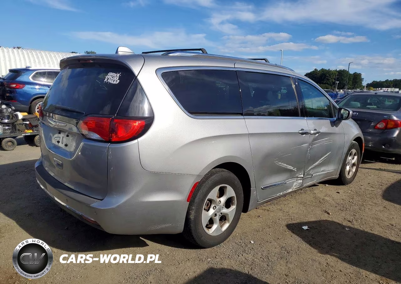 2017 Chrysler Pacifica Touring L Plus VIN:2C4RC1EG6HR622324 - 3