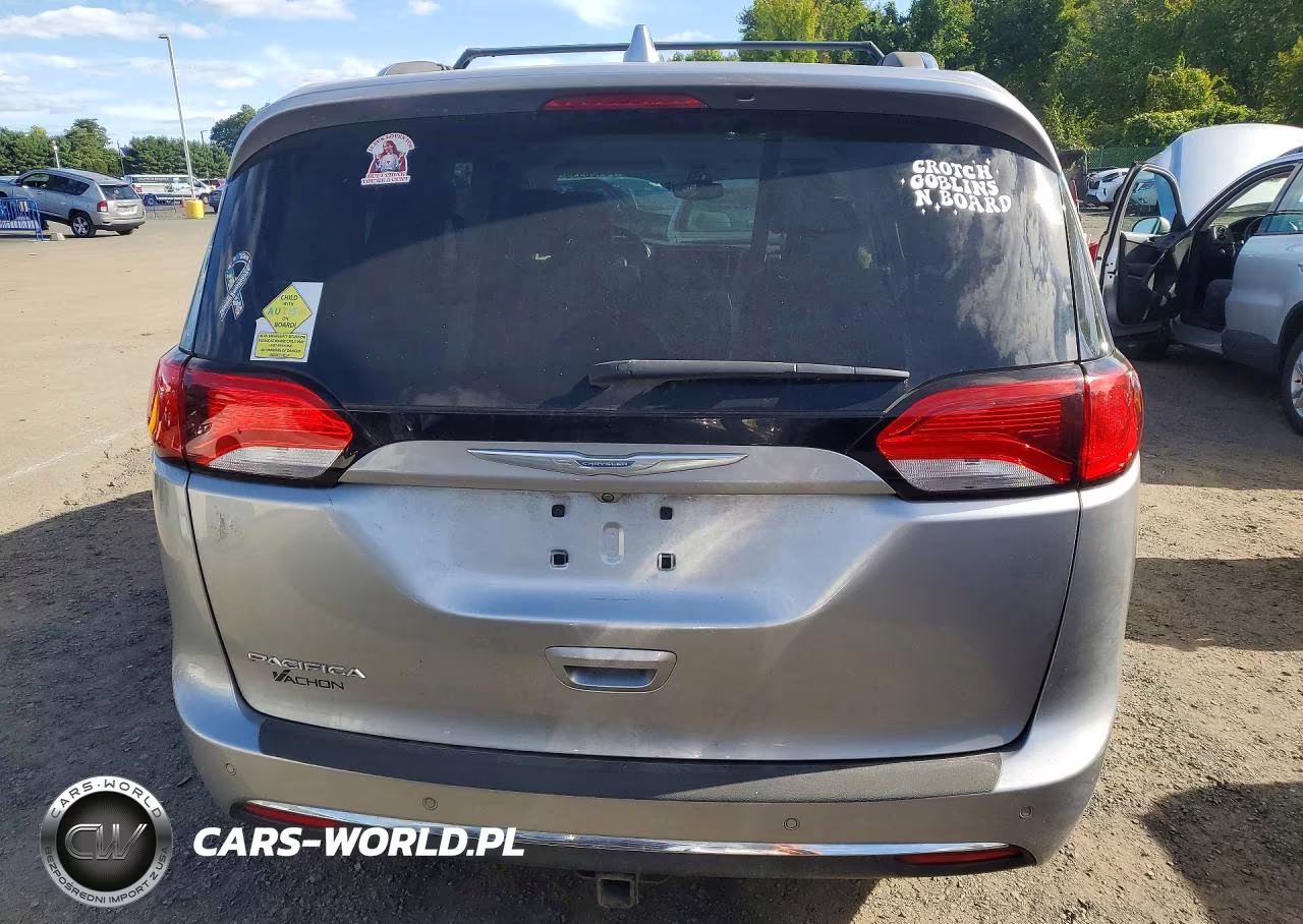 2017 Chrysler Pacifica Touring L Plus VIN:2C4RC1EG6HR622324 - 6
