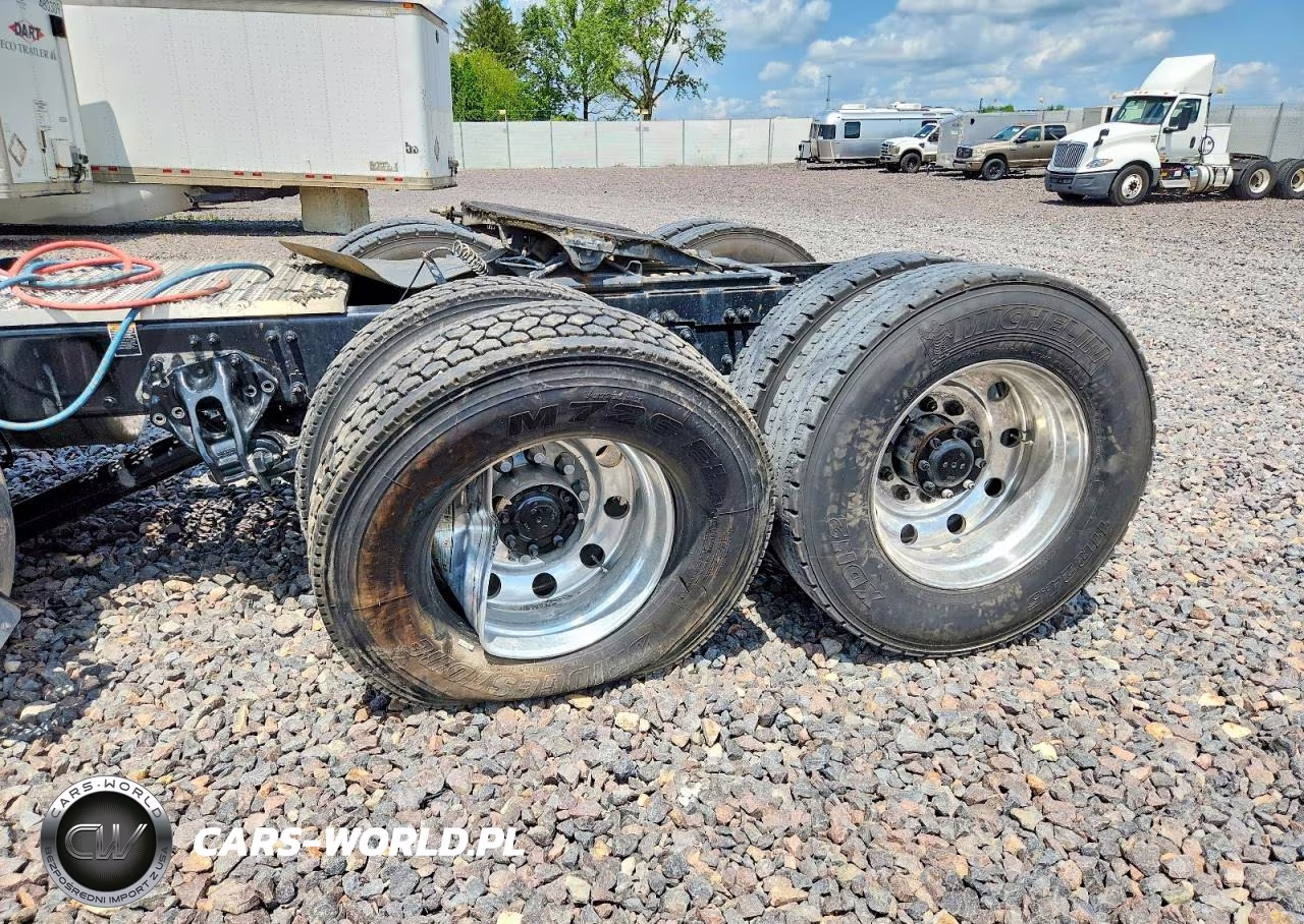 2026 Peterbilt 567 Semi Truck VIN:1XPCD49X4TD796045 - 13