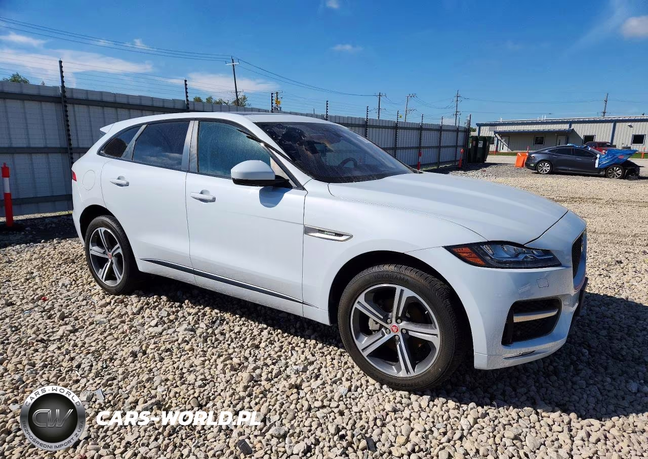 2017 Jaguar F-Pace R - Sport VIN:SADCL2BN0HA096280 - 4