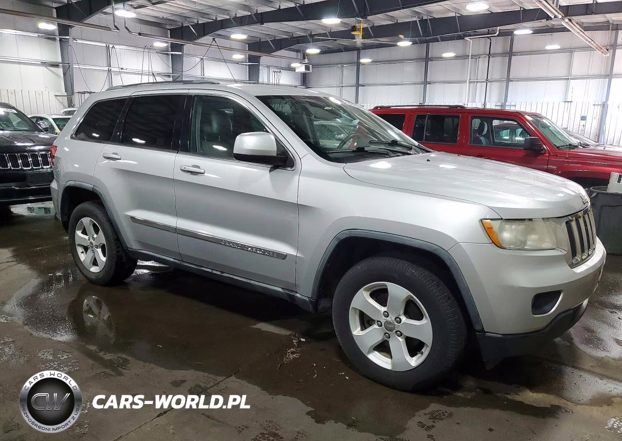 2011 Jeep Grand Cherokee Laredo VIN:1J4RR4GG0BC587299 - 4