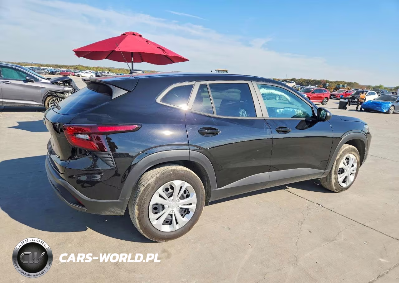 2026 Chevrolet Trax Ls VIN:KL77LFEP4TC236746 - 3