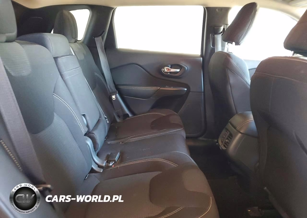 2015 Jeep Cherokee Latitude VIN:1C4PJMCS8FW577011 - 11